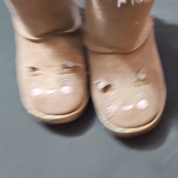 Cute Tan Furry Toddler Boots - Picture 3 of 5